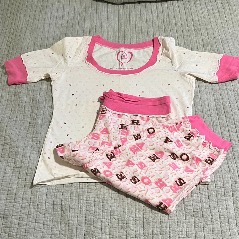 🔥🔥Victoria's Secret Pajama Set in Pink and Cream